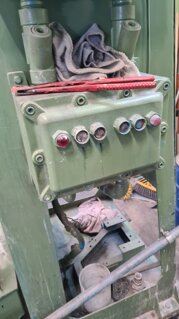 MULINO VERTICALE Macchina adatta per la macinazione di paste e vernici coloranti a base acqua e solvente MULINO VERTICALE Macchina adatta per la macinazione di paste e vernici coloranti a base acqua e solvente
