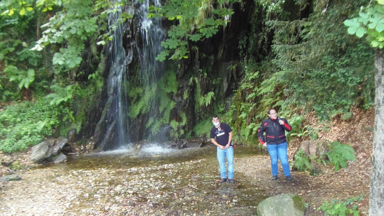 b8e4c8f4-4d1c-4e45-a97b-2f37e1a3d845