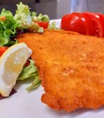 cotoletta-xxl-milanese-con-insalata-e-pomodori-codice-b57