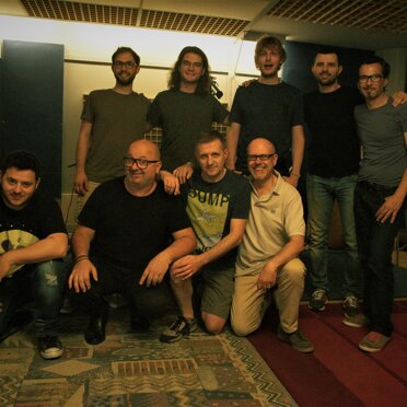 CON IL TEAM DI LAVORAZIONE DI 