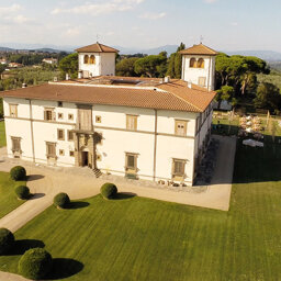 VILLA LE CORTI VILLA LE CORTI IN TOSCANA VILLA LE CORTI VILLA LE CORTI IN TOSCANA