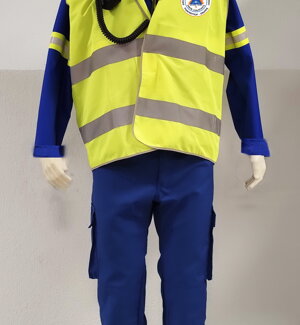 2-maglione%20+pantaloni%20+%20scarpe%20+%20cappellino.jpeg