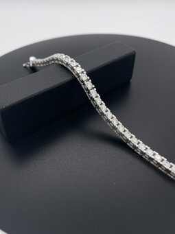 e56e0b82-46b8-4cf5-b5fc-95683a464e5b