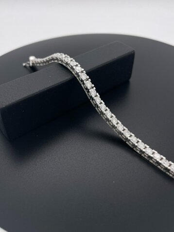 e56e0b82-46b8-4cf5-b5fc-95683a464e5b