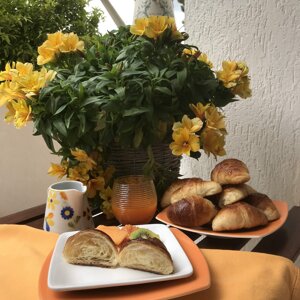 f53acc24-624a-4722-8b39-21a228b4853e