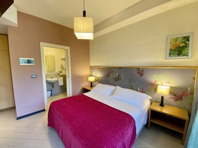 camera con letto matrimoniale