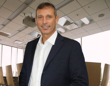 jerry sala riunioni quadrata corta.jpeg