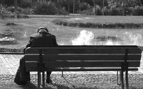 solitudine-anziani.jpeg