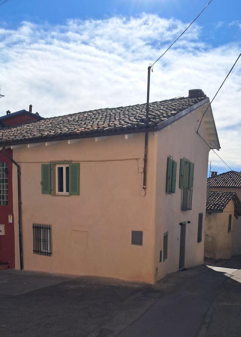 casa esterna.jpeg casa esterna.jpeg