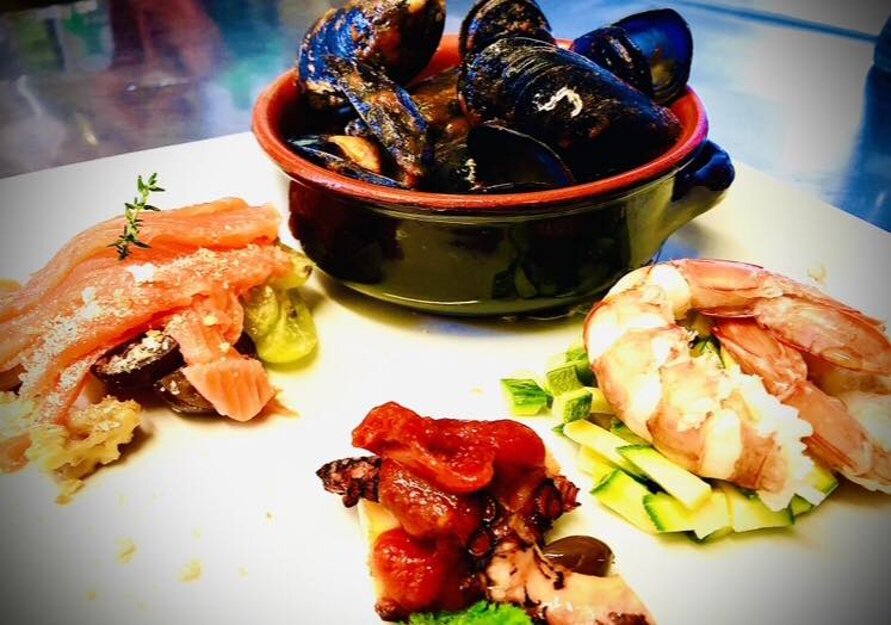 salmone, cozze ,ristorante