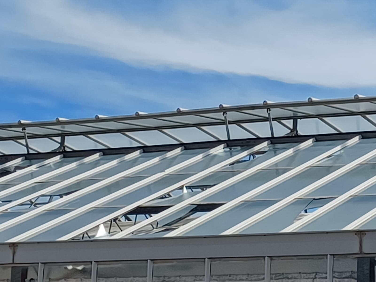 Serre danneggiate dal maltempo, forme e modalit&agrave; di smaltimento del vetro