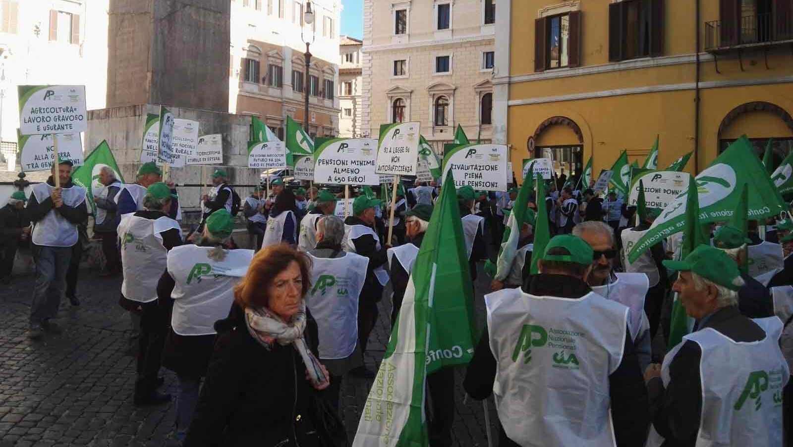 Flash mob dei pensionati di Cia-Agricoltori Italiani davanti a Montecitorio