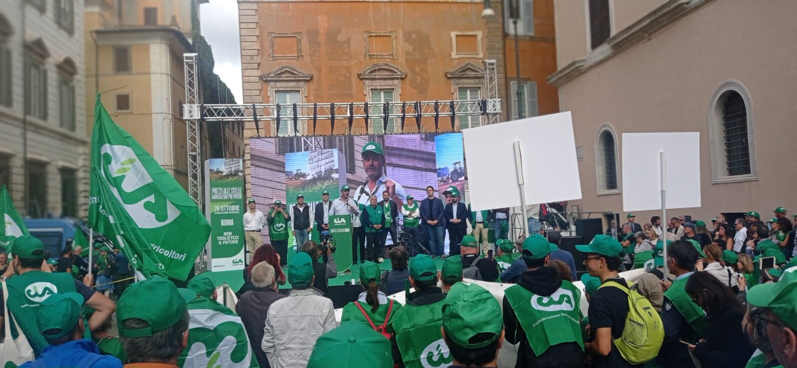 Cia Savona in piazza a Montecitorio: 
