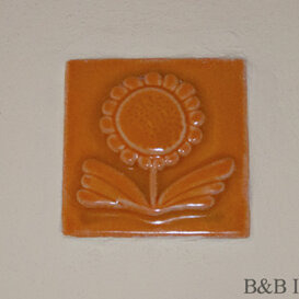 Vecchia Toscana con finestre a mansarda, posizione lato monte