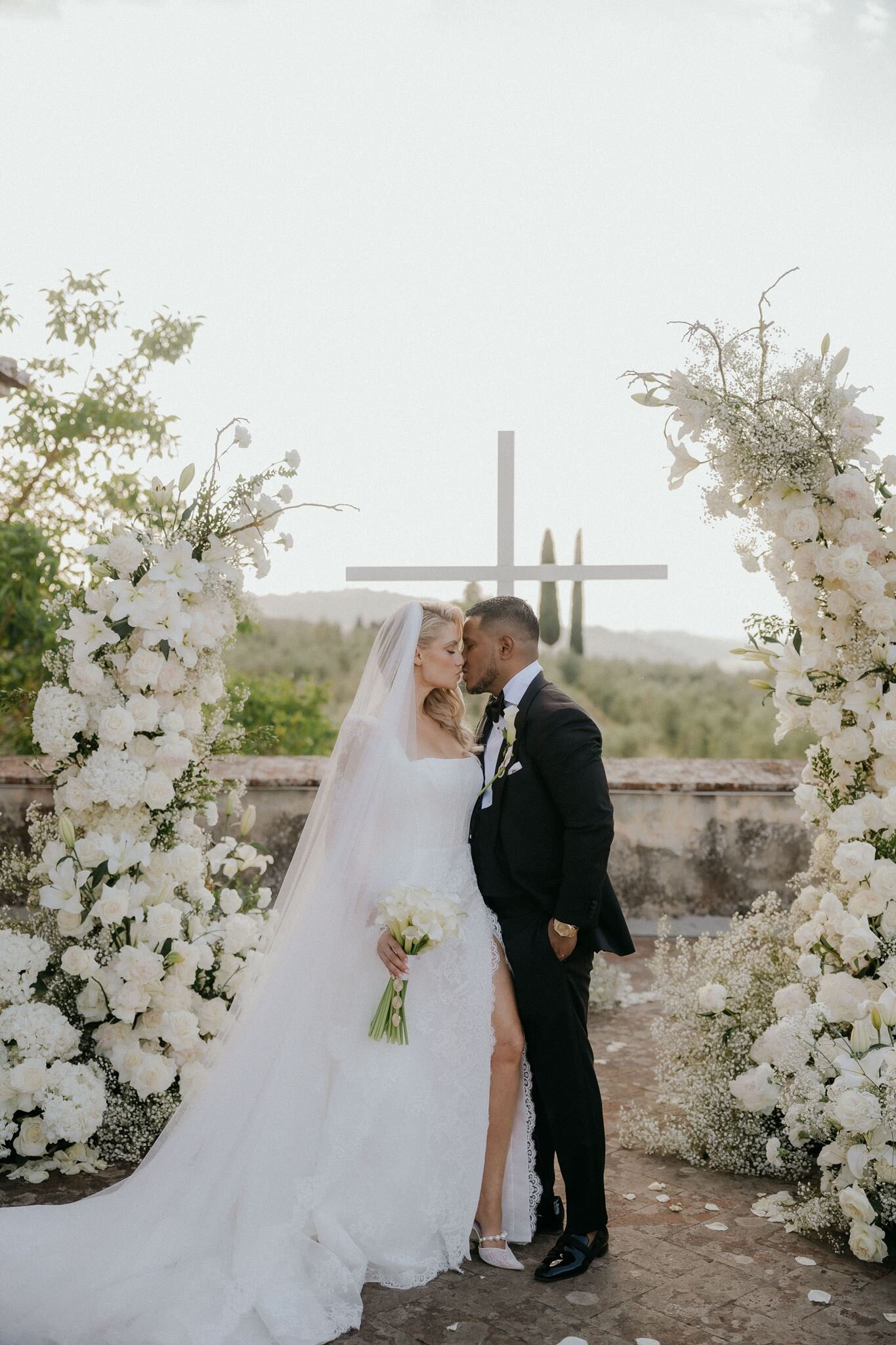 Latin Love in Tuscany: Carla & Jonathan’s Magical Wedding at Villa Medicea di Lilliano
