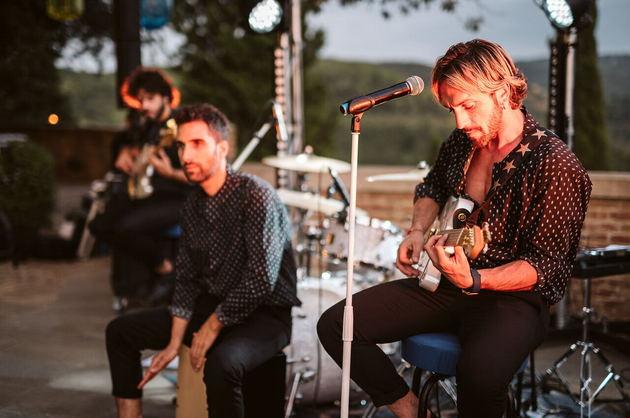 Quick Guide to Wedding Music in Italy: String Quartet, Live Band or DJ?