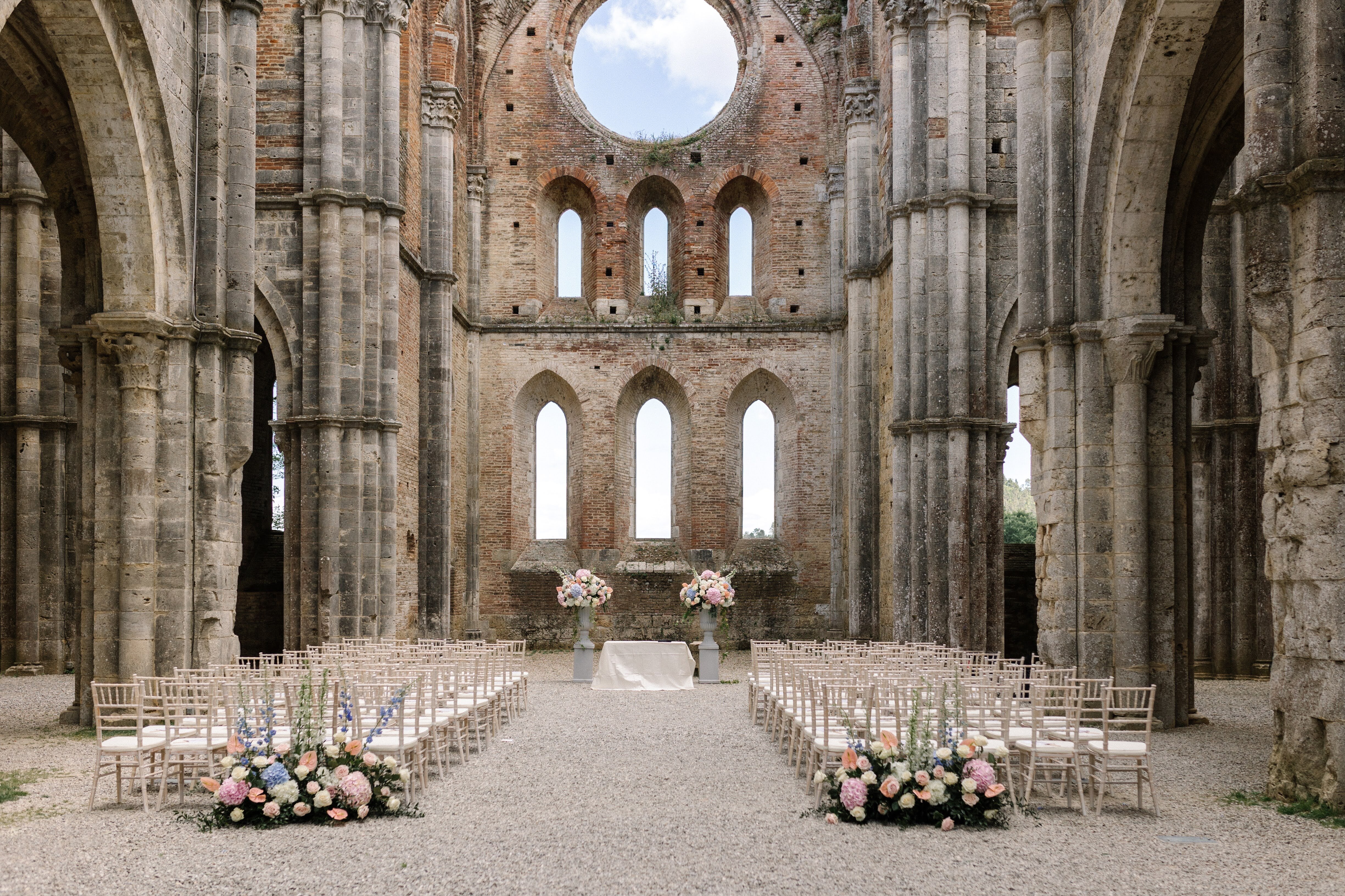 Daisy and Connor’s enchanting wedding at San Galgano: a dream come true in Tuscany - June 2024 Daisy and Connor’s enchanting wedding at San Galgano: a dream come true in Tuscany - June 2024