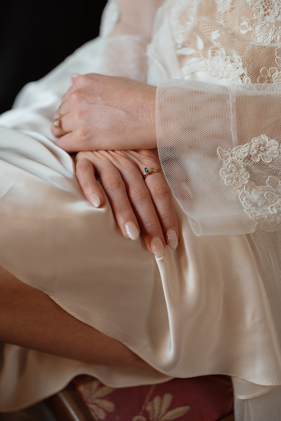 getting-ready-sarah_blaine+sarah-89_websize.jpeg getting-ready-sarah_blaine+sarah-89_websize.jpeg