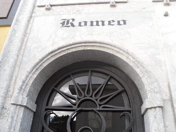 647db714-062d-4784-af13-de37a350ceaf 647db714-062d-4784-af13-de37a350ceaf