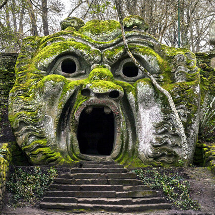 MOSTRI DI BOMARZO Parco naturale ornato da numerose sculture mitologiche in basalto risalenti al XVI secolo MOSTRI DI BOMARZO Parco naturale ornato da numerose sculture mitologiche in basalto risalenti al XVI secolo