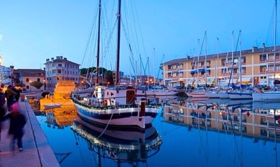 e529748db9fb421892d26a21d3b93a04