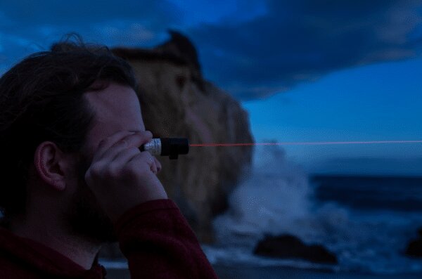 Rescue Laser Light: L&rsquo;alternativa sicura e innovativa ai razzi di segnalazione