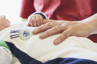 JTdCJTIyaXQlMjIlM0ElMjIlRTIlODAlOUNPc3Rlb3BhdGlhJTIwcGVkaWF0cmljYSUzQSUyMHRyYXR0YW1lbnRvJTIwZGVsaWNhdG8lMjBwZXIlMjBjb2xpY2hlJTIwZSUyMGRpc3R1cmJpJTIwZGVsJTIwc29ubm8lMjIlN0Q=