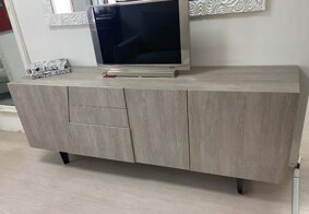 madia di target point in laminato materico versus a prezzo riservato.jpeg madia di target point in laminato materico versus a prezzo riservato.jpeg