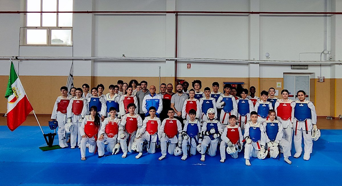 Si &egrave; svolto nella palestra della scuola Galati di Catanzaro, il primo raduno regionale della Calabria delle cinture colorate di taekwondo