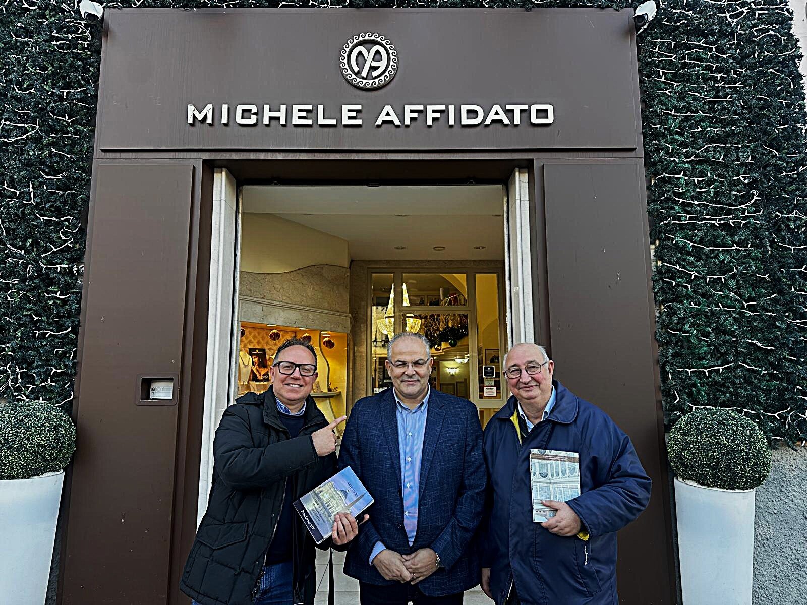 UNA GIORNATA PARTICOLARE CON L’ORAFO MICHELE AFFIDATO A CROTONE UNA GIORNATA PARTICOLARE CON L’ORAFO MICHELE AFFIDATO A CROTONE