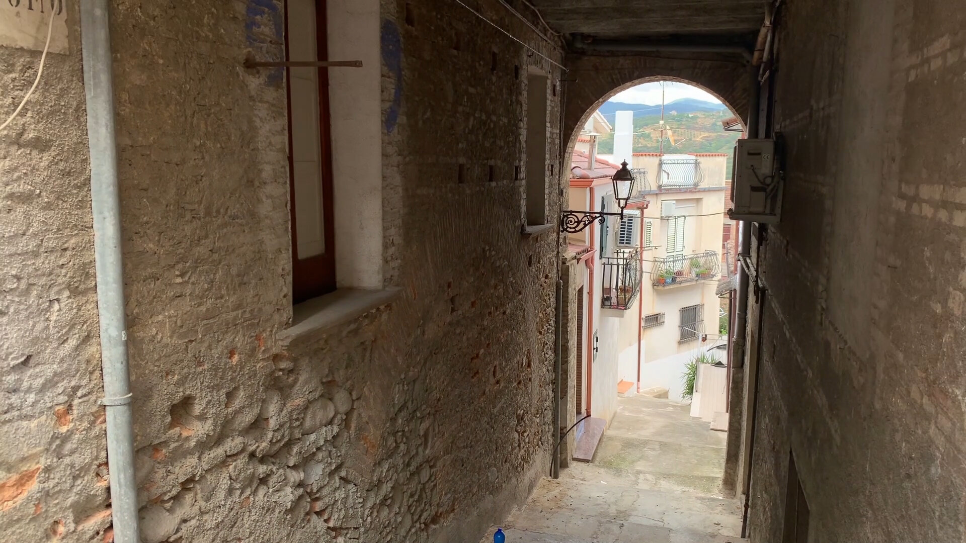 BISIGNANO: “LA CASA VUOTA” IL PROBLEMA DELLO SPOPOLAMENTO DEI CENTRI STORICI BISIGNANO: “LA CASA VUOTA” IL PROBLEMA DELLO SPOPOLAMENTO DEI CENTRI STORICI