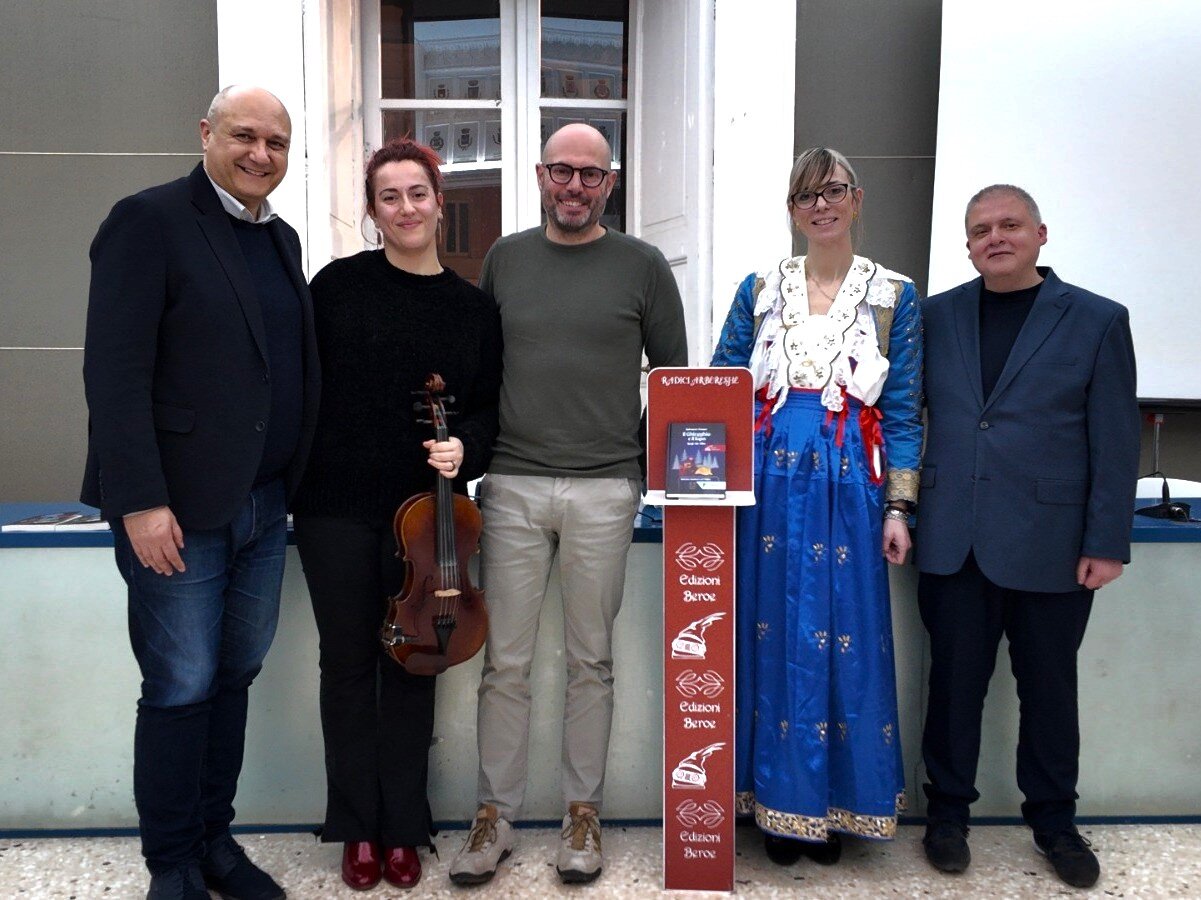 Parte da Cosenza il tour calabrese de "Il Ghiegghio e il lupo" Presentato il nuovo romanzo di Salvatore Franco edito da Edizioni Beroe Parte da Cosenza il tour calabrese de "Il Ghiegghio e il lupo" Presentato il nuovo romanzo di Salvatore Franco edito da Edizioni Beroe