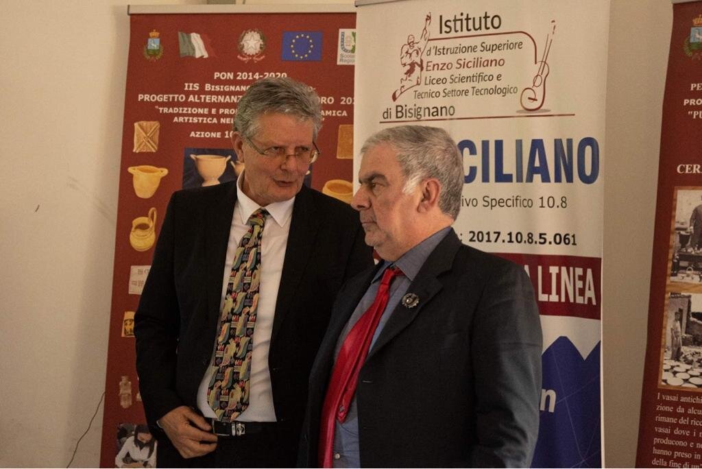 BISIGNANO: L’IIS “E. SICILIANO” PASSA L SELEZIONI REGIONLI E NAZIONALI DEL PROGETTO “DALLE AULE PARLAMENTARI ALLE AULE DI SCUOLA”. BISIGNANO: L’IIS “E. SICILIANO” PASSA L SELEZIONI REGIONLI E NAZIONALI DEL PROGETTO “DALLE AULE PARLAMENTARI ALLE AULE DI SCUOLA”.