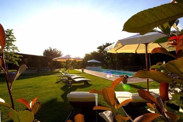 A DIPIGNANO L’AGRITURISMO FERRARI A DIPIGNANO L’AGRITURISMO FERRARI