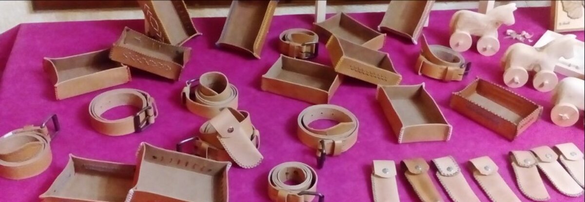 Alcuni manufatti della prima edizione del corso 360° Artisanat Total Alcuni manufatti della prima edizione del corso 360° Artisanat Total