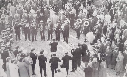 f9eb4b59-8171-4292-acb8-8b0ff49d540a