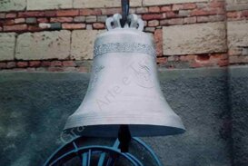 La VI campana pronta per essere issata