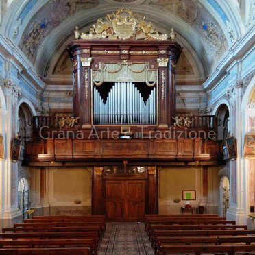 L'organo della Chiesa L'organo, la tribuna e la bussola