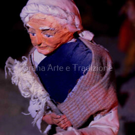 Statua di una filatrice