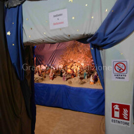 L'ingresso alla sala principale del presepe