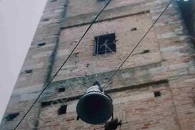 La delicata operazione di sollevamento La delicata operazione di sollevamento