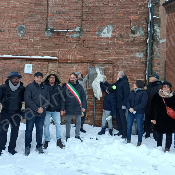 La posa della targa ricordo La posa della targa ricordo