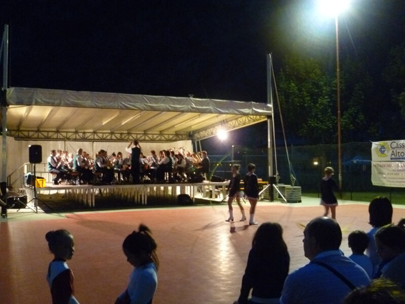 BANDA SOCIALE DI DRO E CENIGA CON �A PARTECIAPZIONBE DELLE MAJORETTES