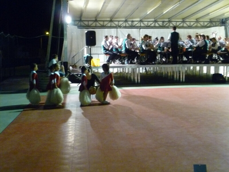 BANDA SOCIALE DI DRO E CENIGA CON �A PARTECIAPZIONBE DELLE MAJORETTES