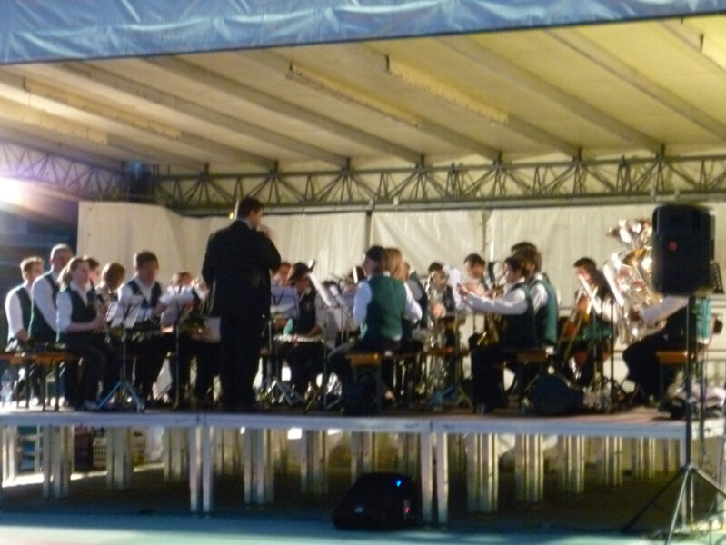 BANDA SOCIALE DI DRO E CENIGA CON �A PARTECIAPZIONBE DELLE MAJORETTES