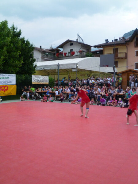 SAGRA S.ANTONIO 2013 - ESIBIZIONE TWIRLING ALTO GARDA