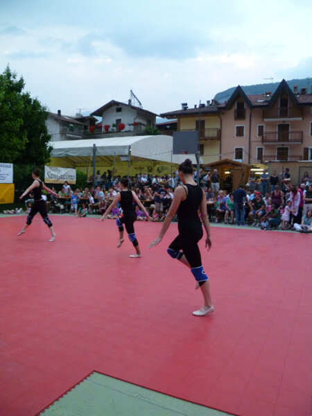 SAGRA S.ANTONIO 2013 - ESIBIZIONE TWIRLING ALTO GARDA