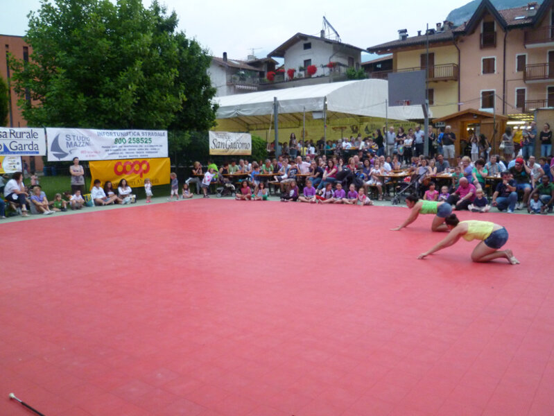 SAGRA S.ANTONIO 2013 - ESIBIZIONE TWIRLING ALTO GARDA