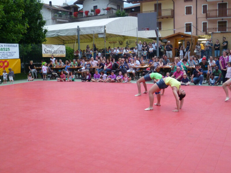 SAGRA S.ANTONIO 2013 - ESIBIZIONE TWIRLING ALTO GARDA
