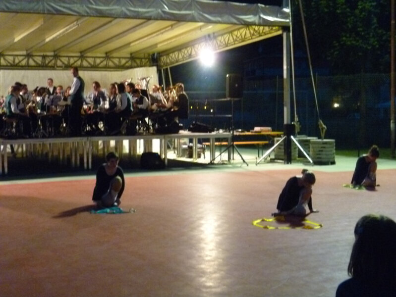 BANDA SOCIALE DI DRO E CENIGA CON �A PARTECIAPZIONBE DELLE MAJORETTES